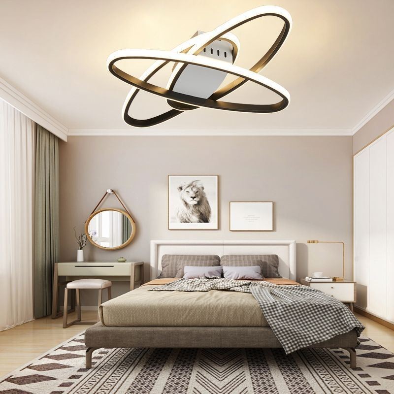 Minimalistische Deckenleuchte mit Planeten-Surround-Design