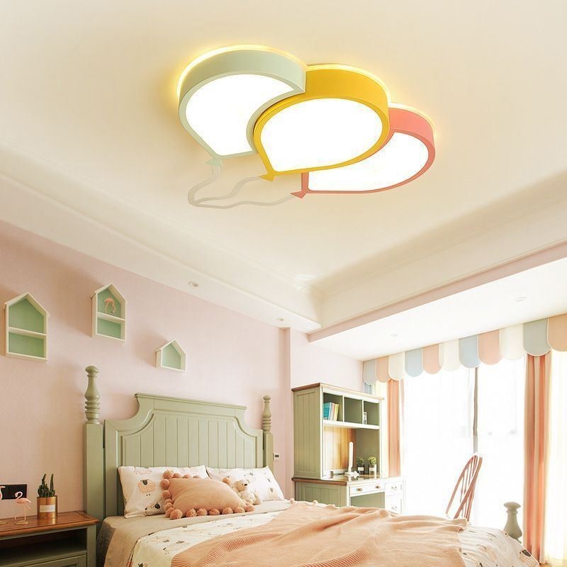 Moderne Deckenleuchte mit bündiger Montage, schöne Deckenlampe mit Ballonschirm