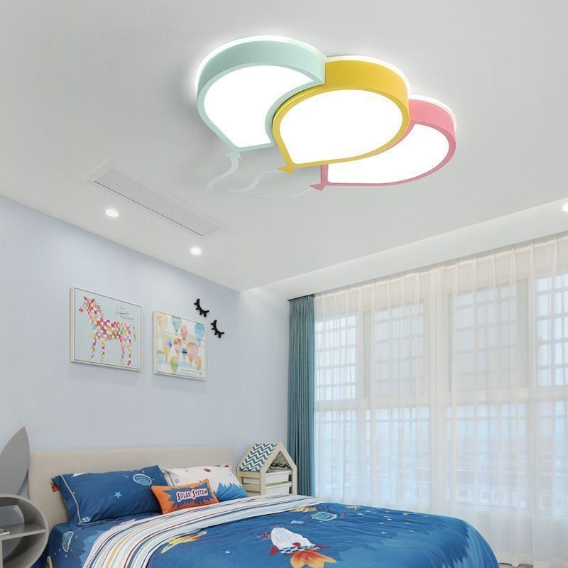 Moderne Deckenleuchte mit bündiger Montage, schöne Deckenlampe mit Ballonschirm