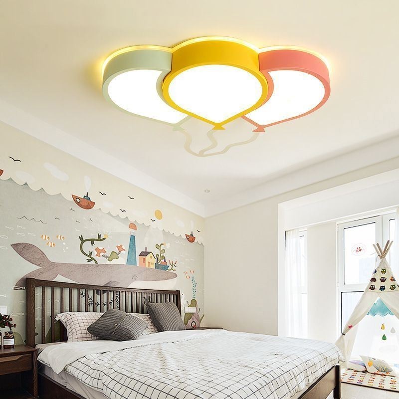 Moderne Deckenleuchte mit bündiger Montage, schöne Deckenlampe mit Ballonschirm