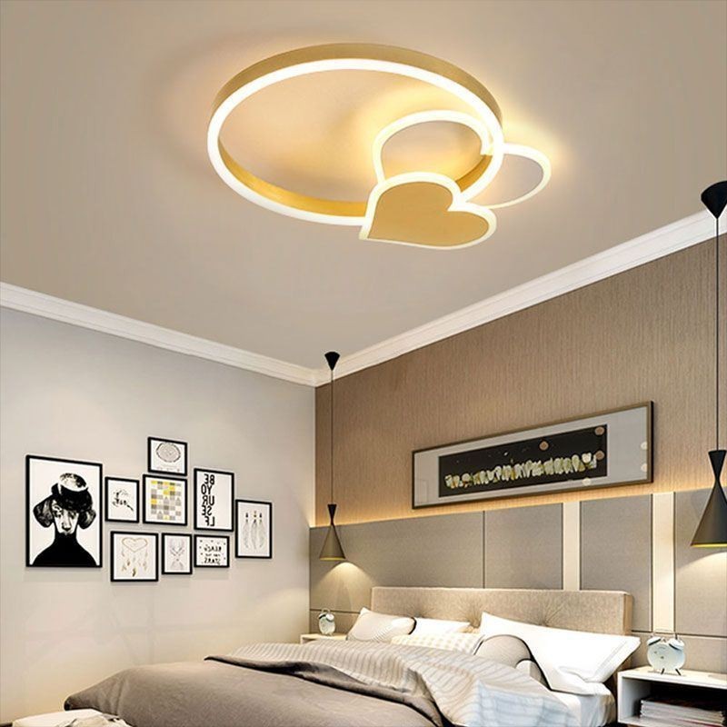 Moderne Deckenleuchte aus Acryl mit goldenem Doppelherz