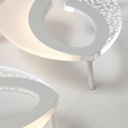 Moderne, schlichte Deckenleuchte in Herzform aus Acryl