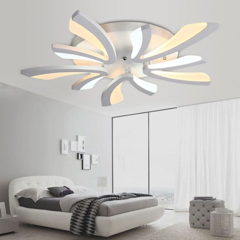 Moderne, schlichte Deckenleuchte mit Löwenzahnmotiv