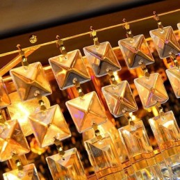 Moderner, flächenbündiger dreistufiger Kristallkronleuchter