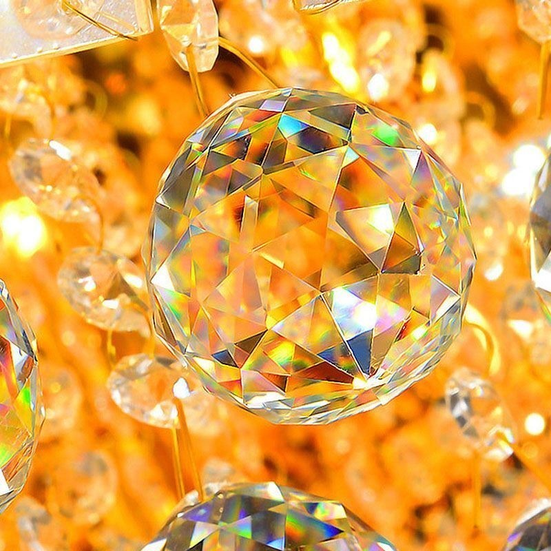 Anmutige Deckenleuchte mit goldenem Kristall