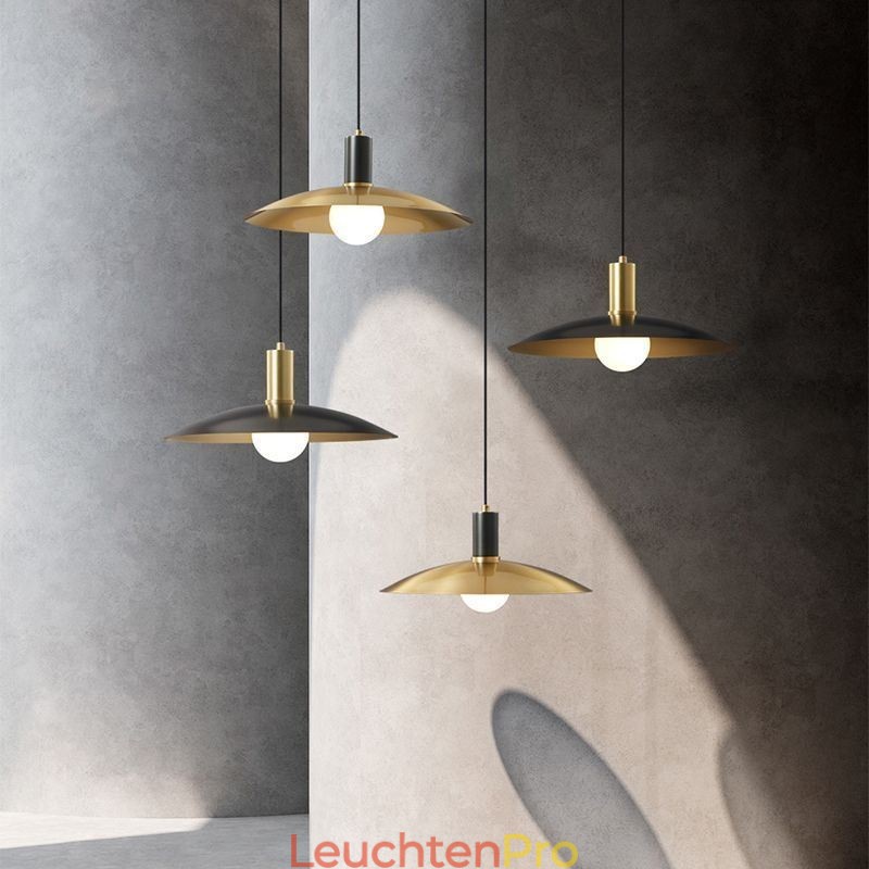 Moderne, schlichte Pendelleuchten