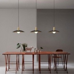 Moderne, schlichte Pendelleuchten