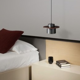 Moderne Pendelleuchte mit einer Leuchte aus Messing, Pendelleuchte, Insel
