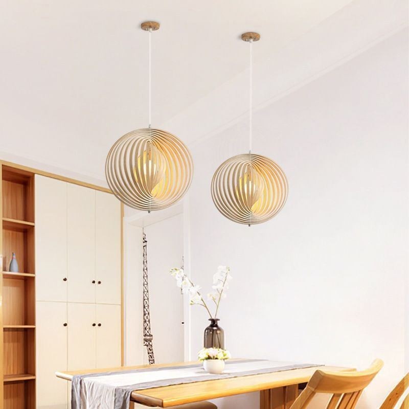Moderne runde Kugel-Kronleuchter-Pendelleuchte aus Lindenholz