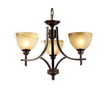 Eleganter Kronleuchter mit 3 Lichtern in warmem Licht Eleganter Kronleuchter mit 3 Lichtern in warmem Licht