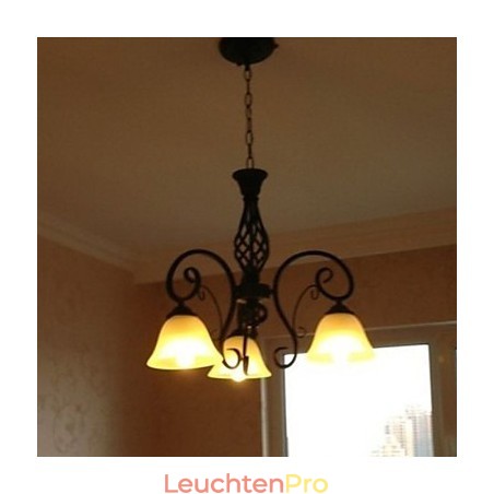 Rustikaler Kronleuchter aus Metall in Lodge-Malerei