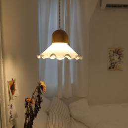 Moderne Pendelleuchte aus Glas mit Spitze und Einzelkopf