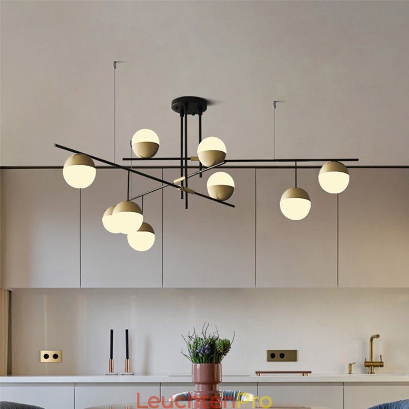 Kronleuchter-Deckenleuchte mit Glaskugeln