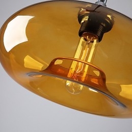 Moderne charakteristische 1-flammige Pendelleuchte mit transparentem Glasschirm