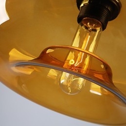 Moderne charakteristische 1-flammige Pendelleuchte mit transparentem Glasschirm