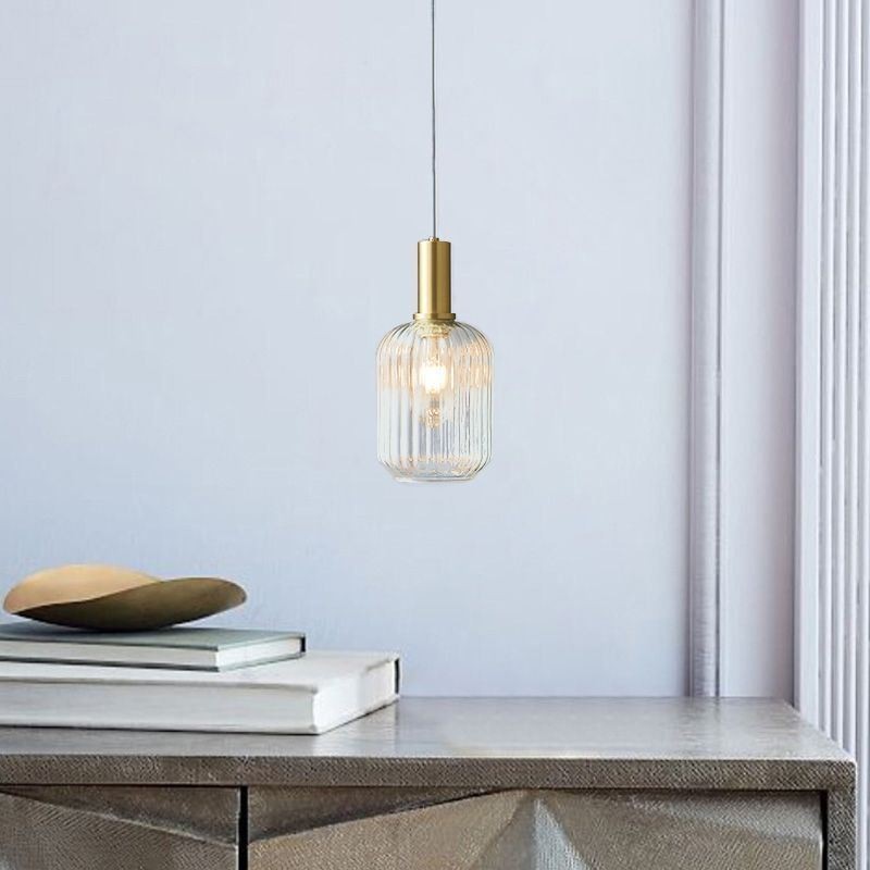 Moderne Pendelleuchte mit einer Leuchte aus Glas, Pendelleuchte, Insel