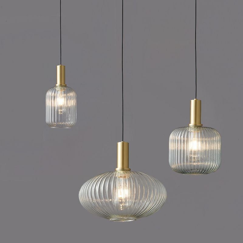 Moderne Pendelleuchte mit einer Leuchte aus Glas, Pendelleuchte, Insel