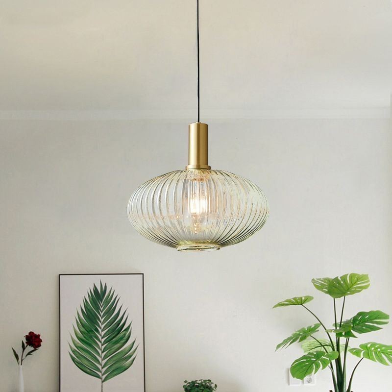 Moderne Pendelleuchte mit einer Leuchte aus Glas, Pendelleuchte, Insel
