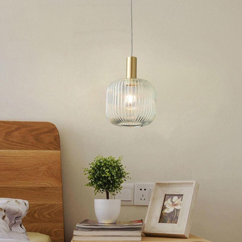 Moderne Pendelleuchte mit einer Leuchte aus Glas, Pendelleuchte, Insel