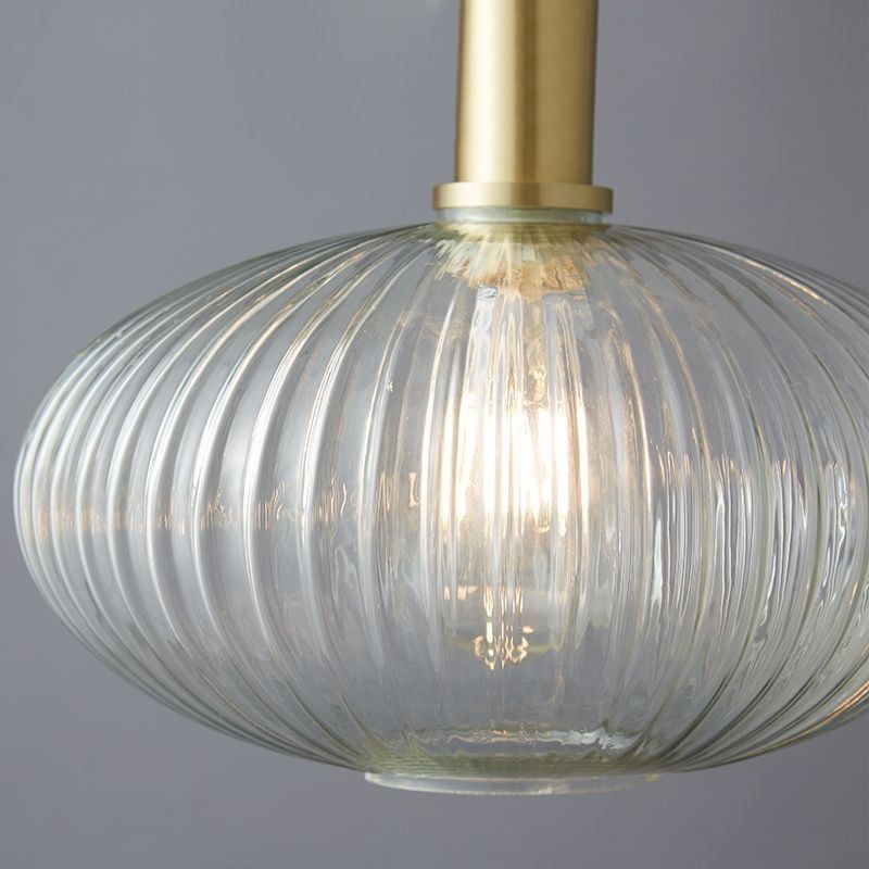 Moderne Pendelleuchte mit einer Leuchte aus Glas, Pendelleuchte, Insel