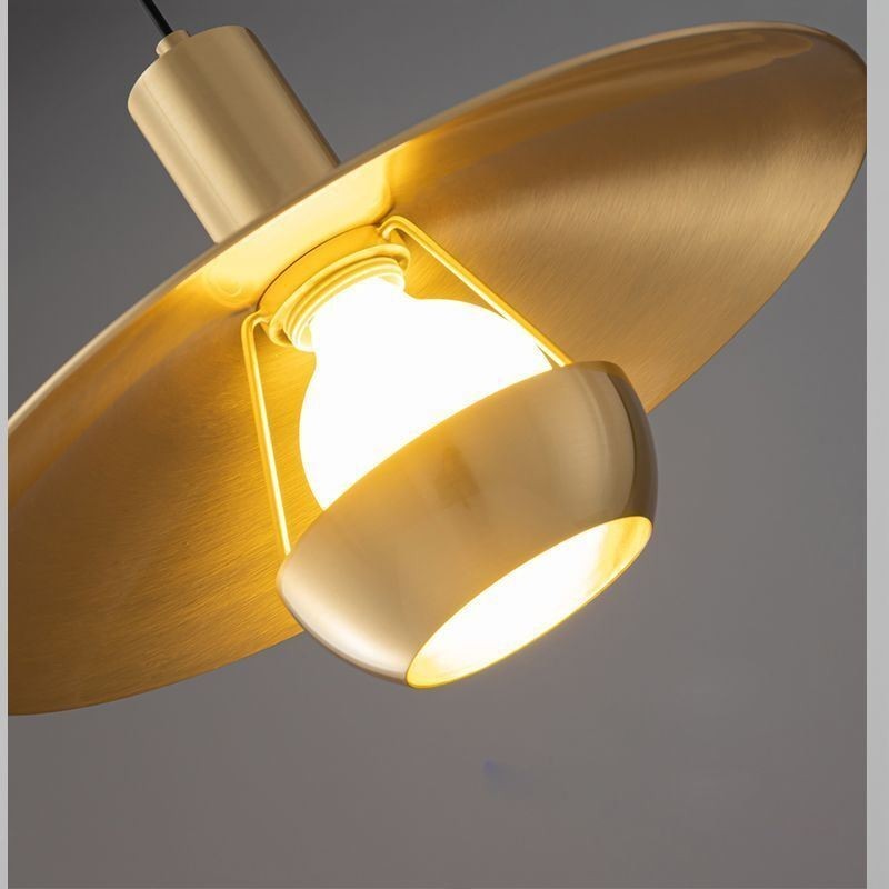 Pendelleuchte aus gebürstetem Gold mit einem Kopf