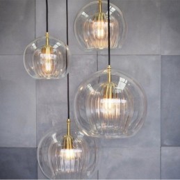 Moderne Pendelleuchte aus Glas mit Einzelkopf