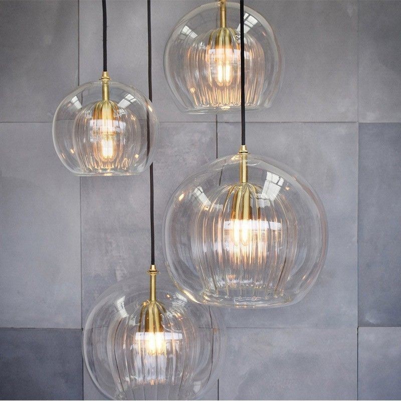 Moderne Pendelleuchte aus Glas mit Einzelkopf