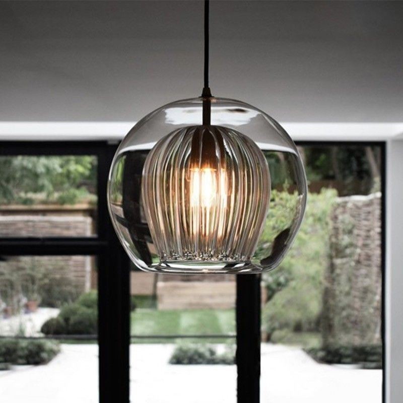 Moderne Pendelleuchte aus Glas mit Einzelkopf