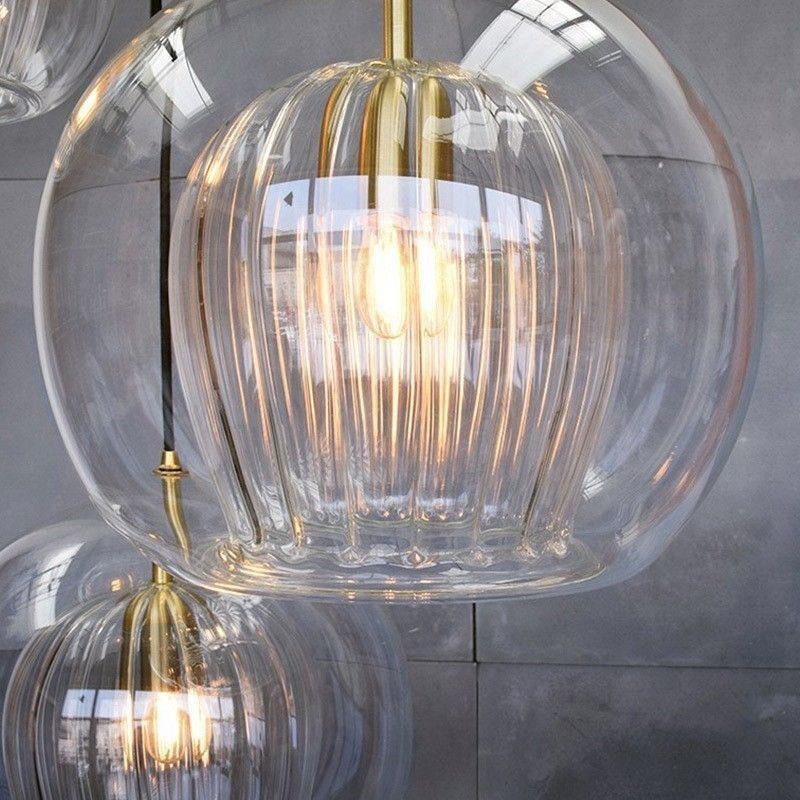 Moderne Pendelleuchte aus Glas mit Einzelkopf
