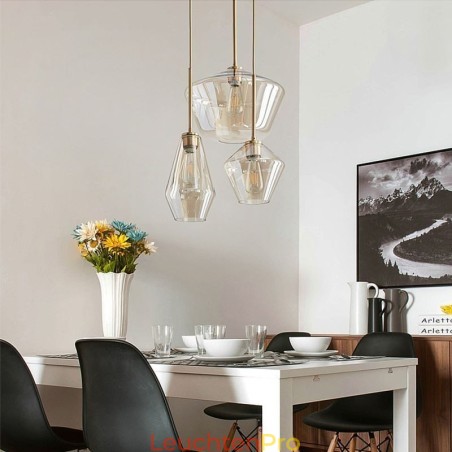 Moderne, schlichte Pendelleuchte aus Glas Moderne, schlichte Pendelleuchte aus Glas