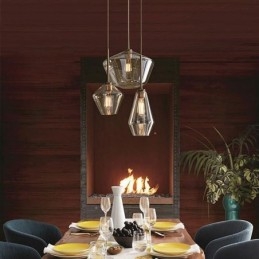 Moderne, schlichte Pendelleuchte aus Glas
