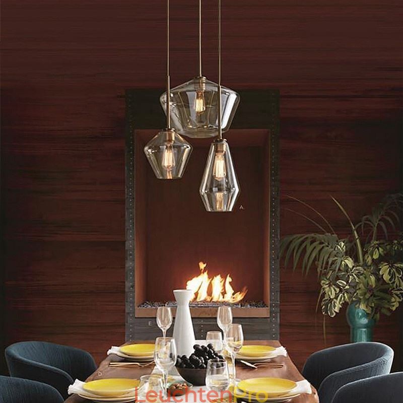 Moderne, schlichte Pendelleuchte aus Glas