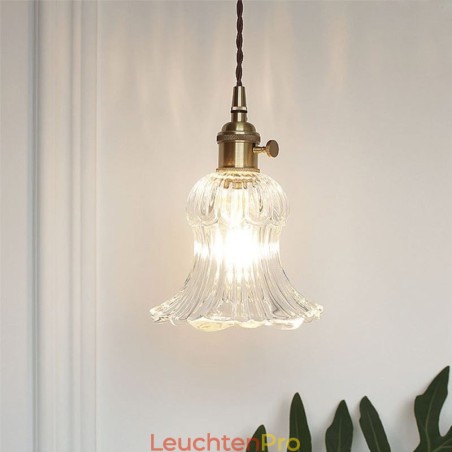 Pendelleuchte in Blumenform aus klarem geripptem Glas mit Drehschalter Pendelleuchte in Blumenform aus klarem geripptem Glas mit Drehschalter