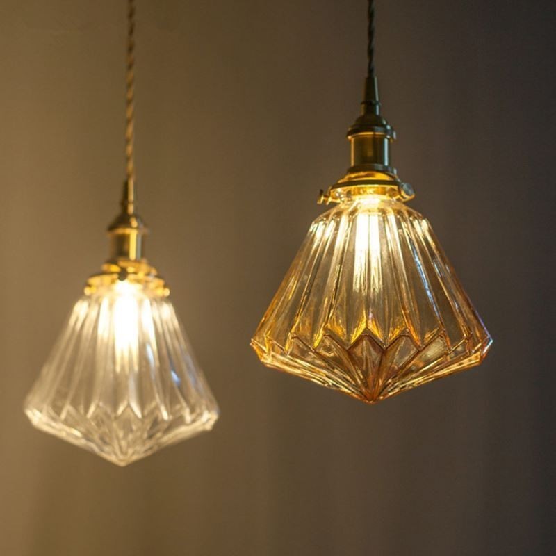 Pendelleuchte aus geripptem Glas mit klarem Diamant
