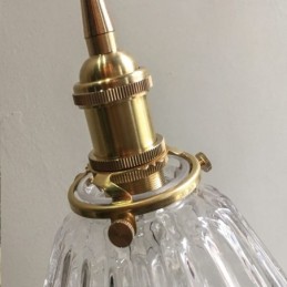 Pendelleuchte aus geripptem Glas mit klarem Diamant