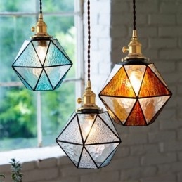 Geometrische Pendelleuchte im Bauernhausstil aus farbigem Glas