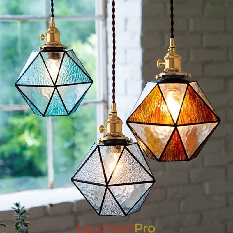 Geometrische Pendelleuchte im Bauernhausstil aus farbigem Glas