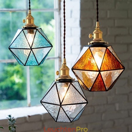 Geometrische Pendelleuchte im Bauernhausstil aus farbigem Glas Geometrische Pendelleuchte im Bauernhausstil aus farbigem Glas