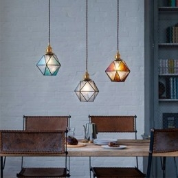 Geometrische Pendelleuchte im Bauernhausstil aus farbigem Glas