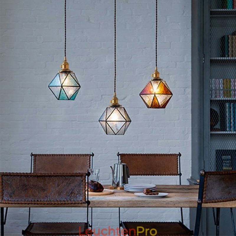 Geometrische Pendelleuchte im Bauernhausstil aus farbigem Glas