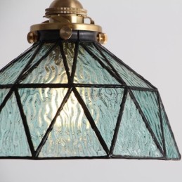 Geometrische Pendelleuchte aus Buntglas