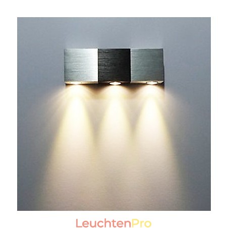 Moderne Wandleuchte mit Streulicht, rechteckiger Aluminiumkörper Moderne Wandleuchte mit Streulicht, rechteckiger Aluminiumkörper