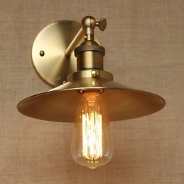 Minimalistische Villa im Industriestil, Retro-Kupfer-Dekorschirme vor der Kirchengangwand