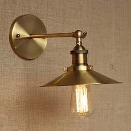 Minimalistische Villa im Industriestil, Retro-Kupfer-Dekorschirme vor der Kirchengangwand