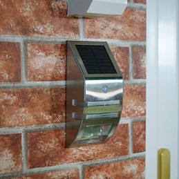 Solar-Wandleuchte in Weiß mit PIR-Bewegungssensor