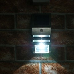 Solar-Wandleuchte in Weiß mit PIR-Bewegungssensor