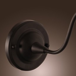 Künstlerische Wandleuchte mit Retro-Metallschirm und Halterung