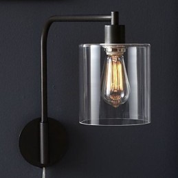 Moderne Wandleuchte mit trommelförmigem Glasschirm