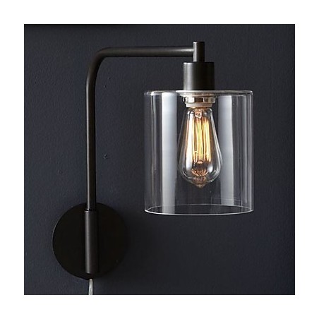 Moderne Wandleuchte mit trommelförmigem Glasschirm Moderne Wandleuchte mit trommelförmigem Glasschirm