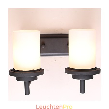 2 * Retro-Wandleuchte im klassischen Stil aus Eisen in Lackierung mit Milchglas 2 * Retro-Wandleuchte im klassischen Stil aus Eisen in Lackierung mit Milchglas